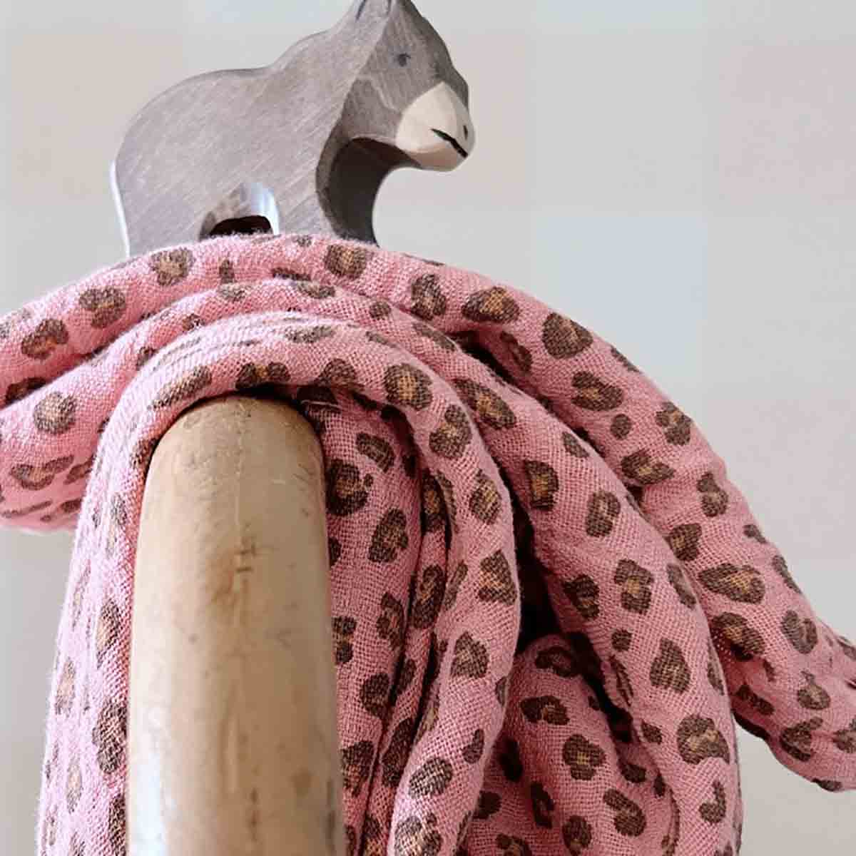 Bianca Geranium Swaddle|Rose in April