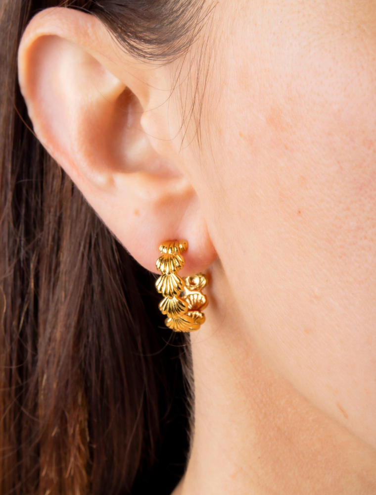 Shell hoop earring | Olia