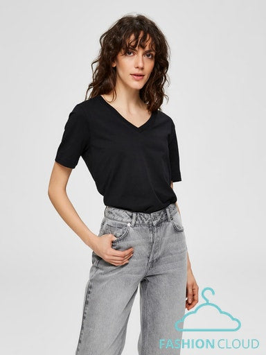 Black v-neck tshirt | Selected Femme