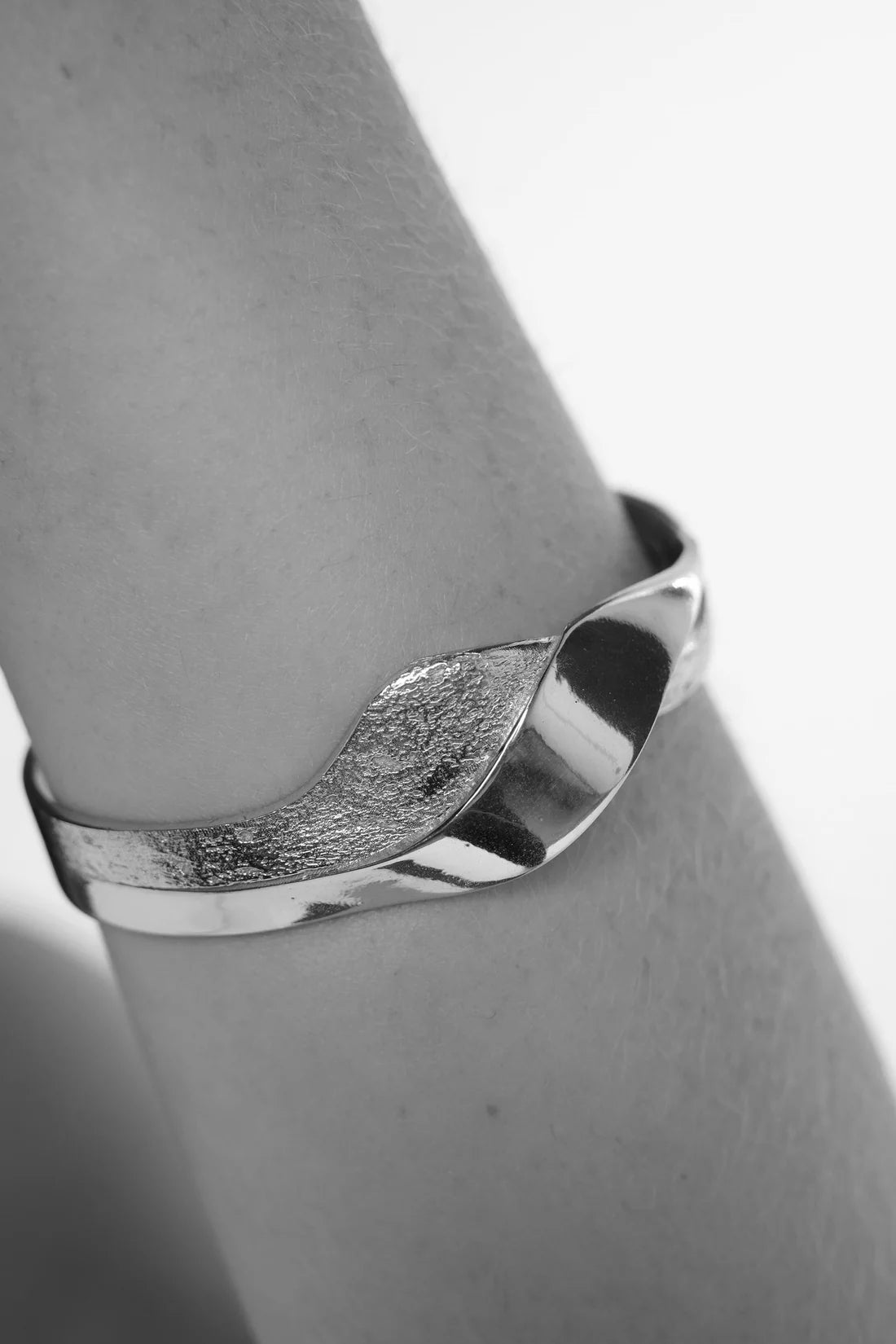 Wave bangle silver | Tutti & Co