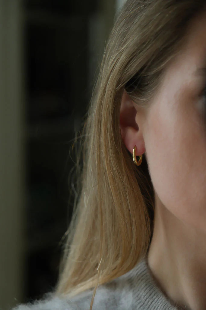Forma Huggie Earrings | Mary K
