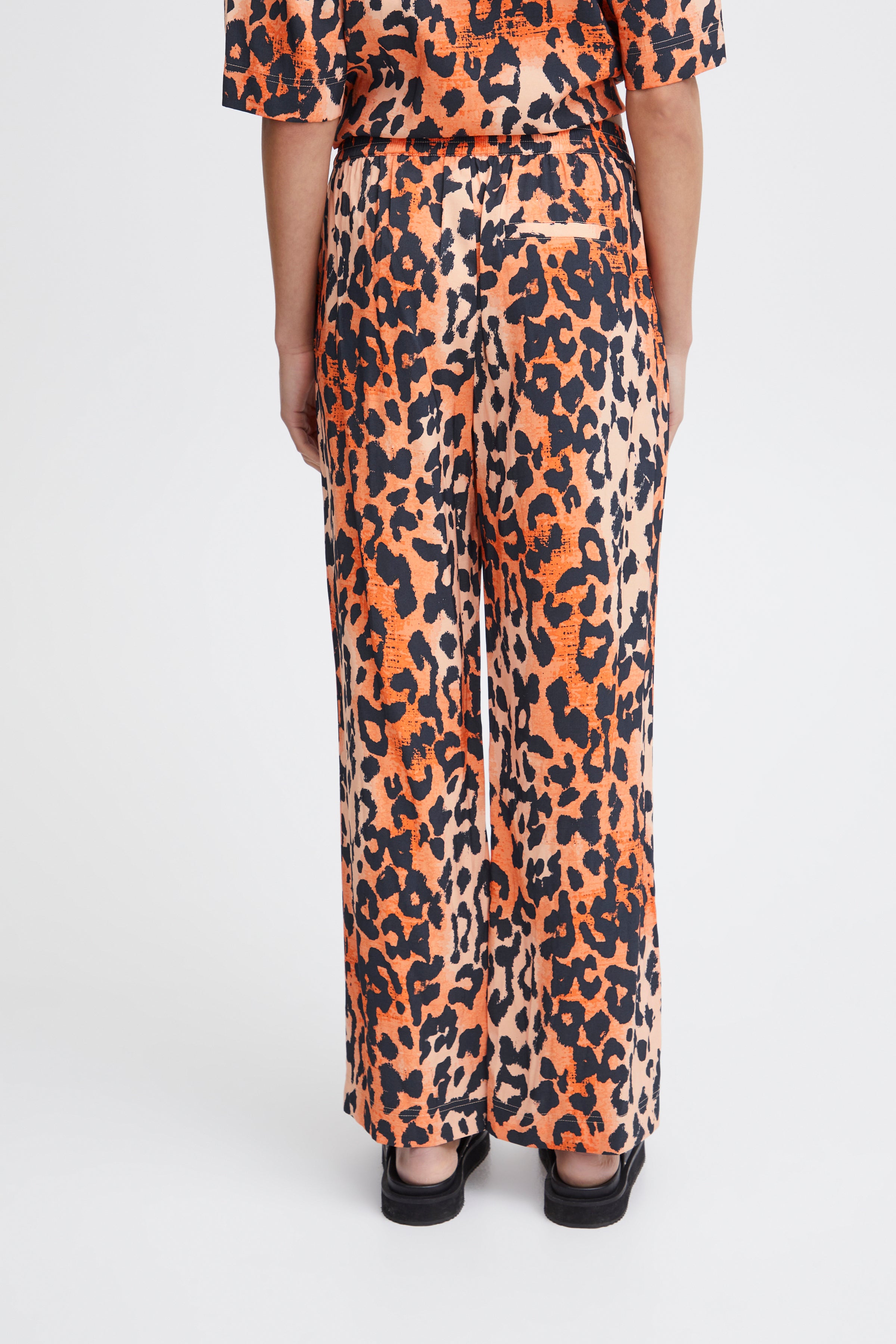 Ramya pants in Coral rose leopard print | Ichi