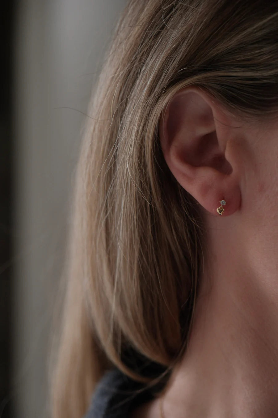 Gold Amora Stud Earrings | Mary K