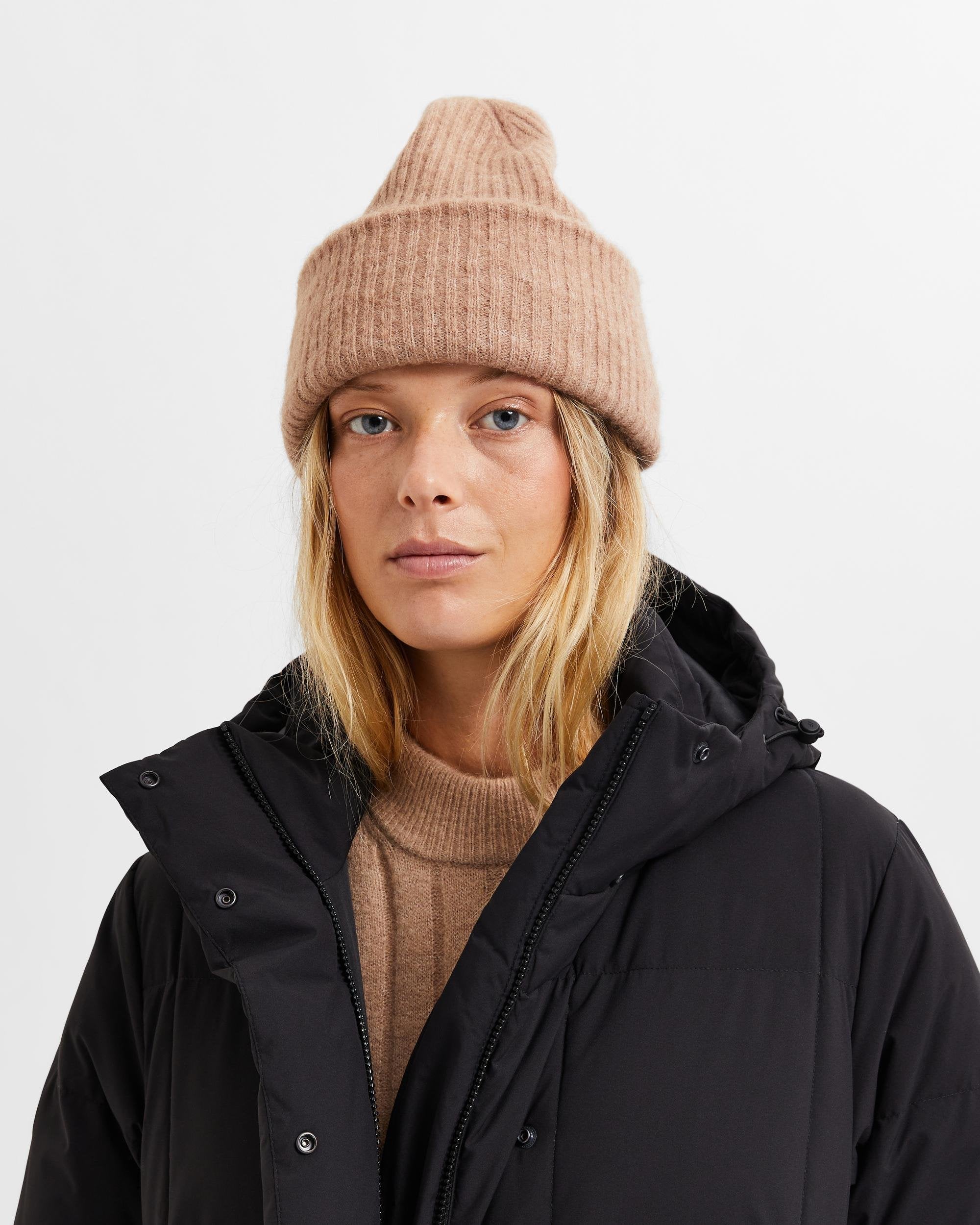 Linna Knitted Beanie | Selected Femme